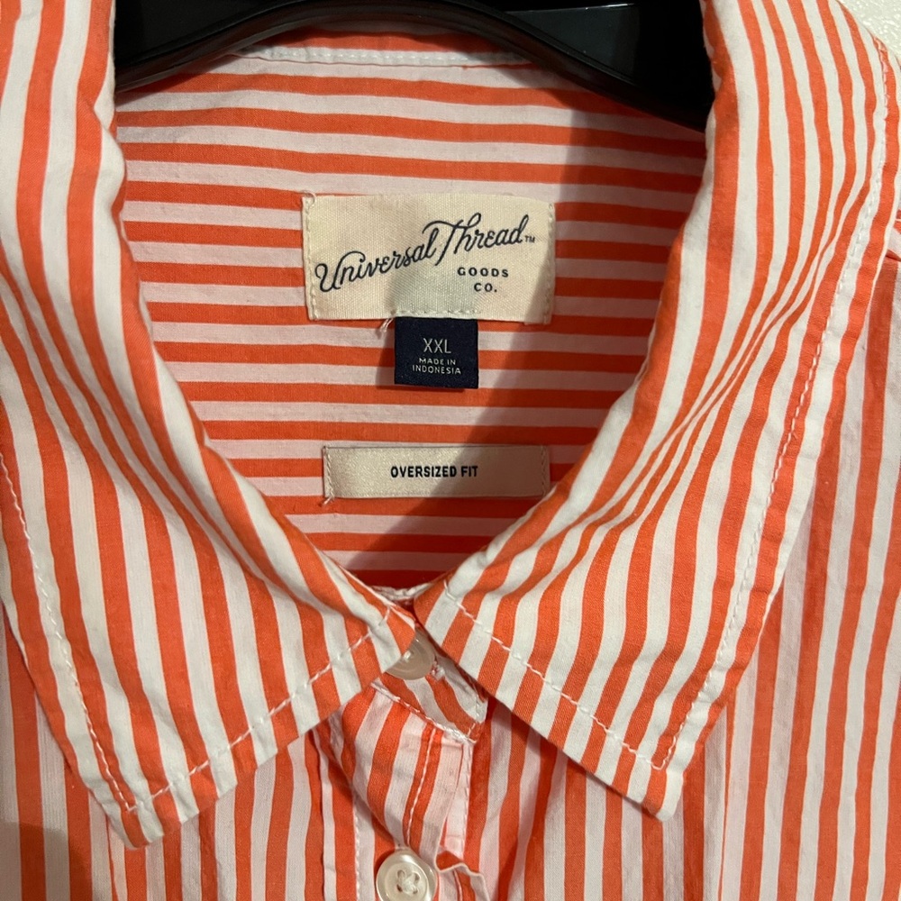 Oversized Button up - Picture 4 of 4